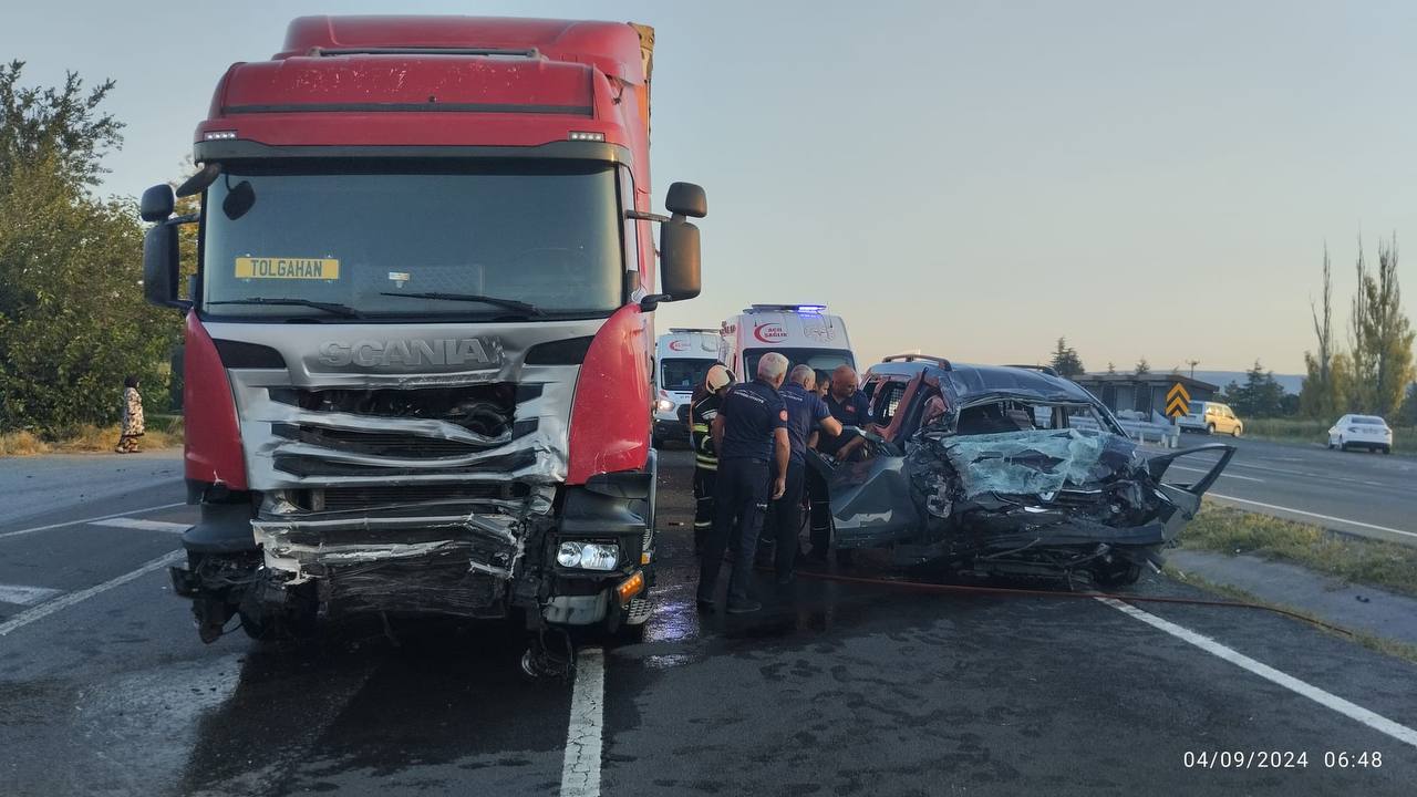 TIR’ında karıştığı zincirleme kazada 1 ölü, 1 yaralı